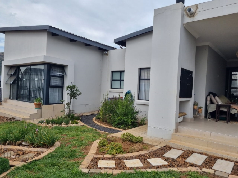 To Let 3 Bedroom Property for Rent in Redstone Private Country Estate North West